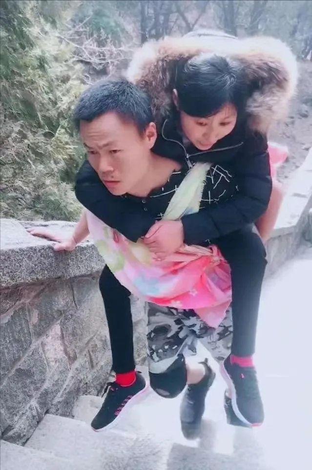 2008年，山东1女子跳墙摔成高位截瘫，惨遭父母抛弃，刚认识不到2个月的却男友不