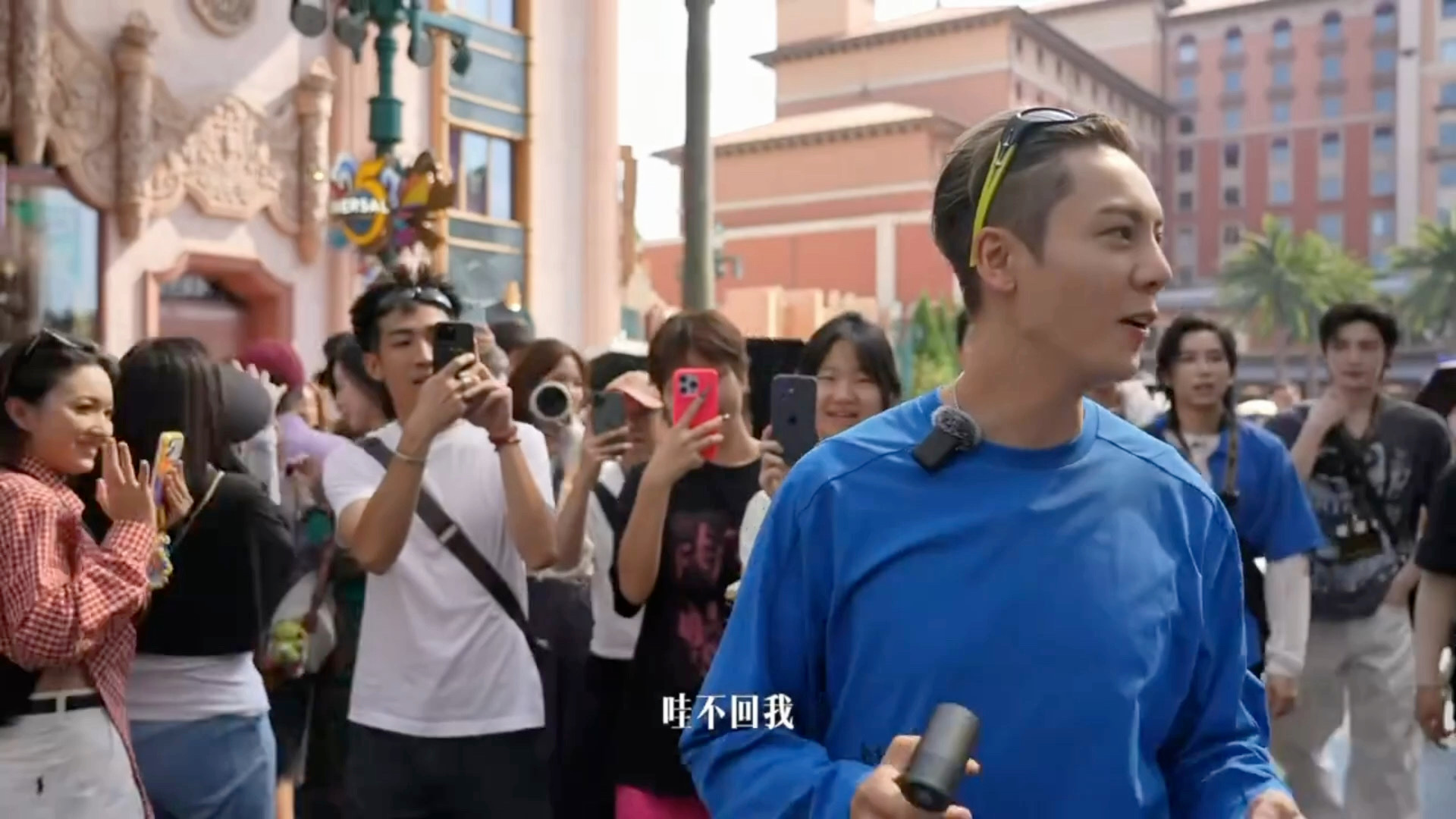陈伟霆九门环球影城vlog陈伟霆见人就问看九门了吗九门看完这条vlog笑不活了！