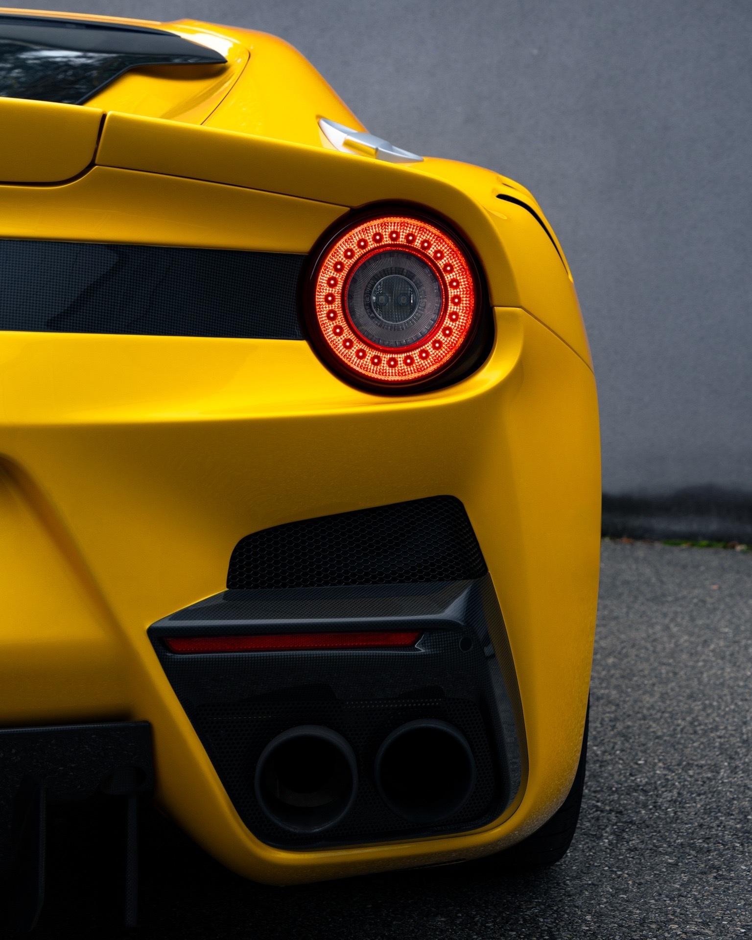 Car时尚  法拉利F12tdf 🏁一个向汽车巡回赛致敬的名字 🏎️，这是法