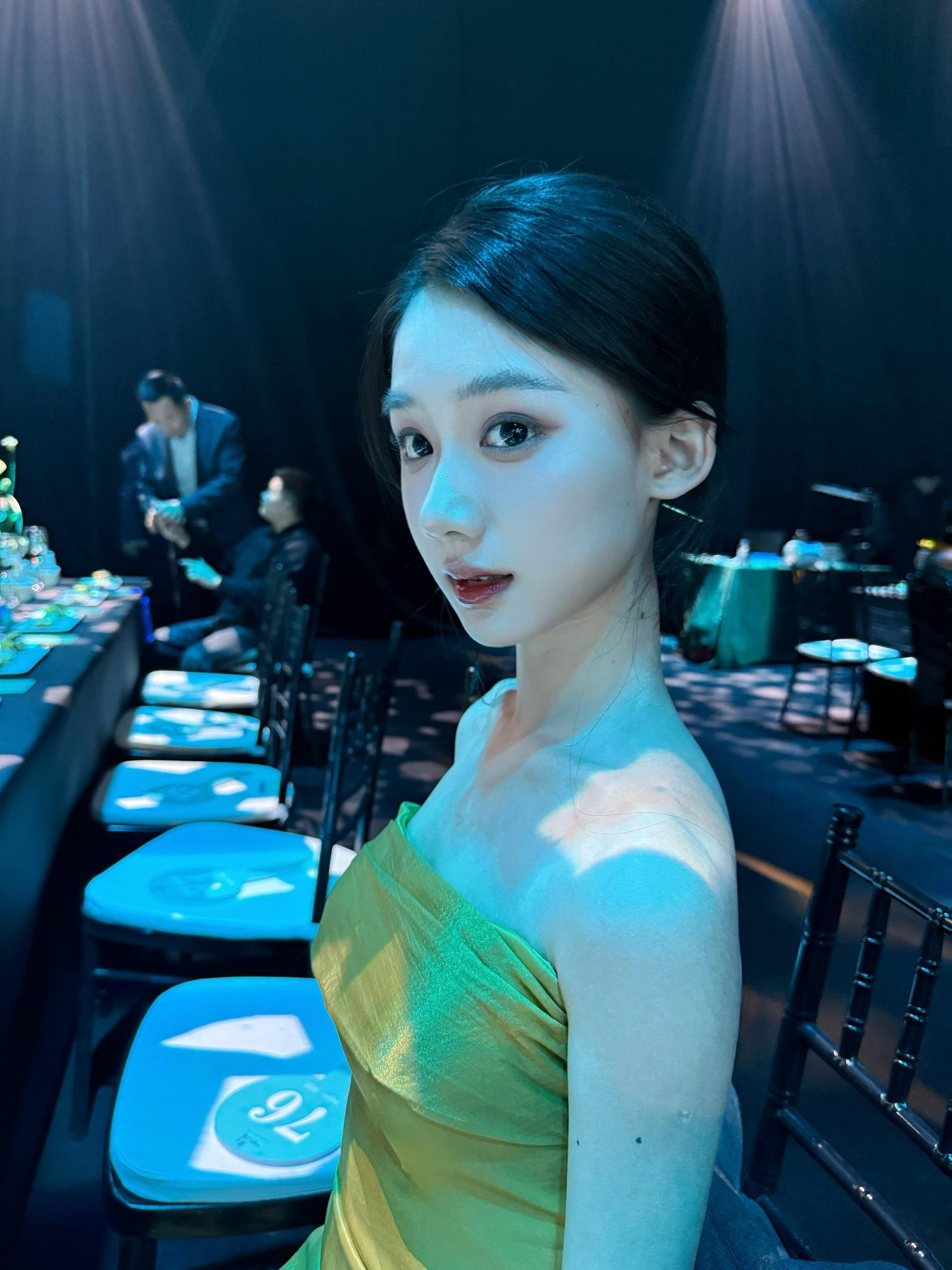 江山如画又怎能比拟。