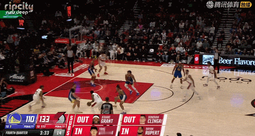 勇士vs开拓者 ​​​杨瀚森接韦斯利传球，单手暴扣。  NBA生涯4分了！ ​​