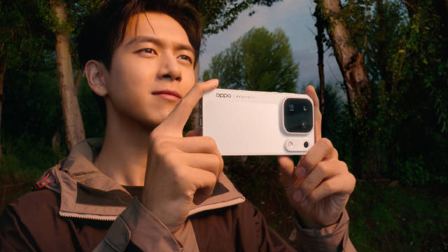 听说在云南，有一种叫“雨幕”的奇观。
OPPO 首席影像家 @李现ing 带上 OPPO Find 