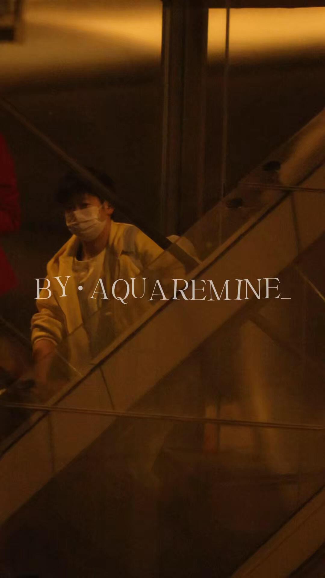 回北京了，小猫结束了训练，穿了一条有流苏的裤子，第一次见，好潮流！
莎莎宝贝的裤