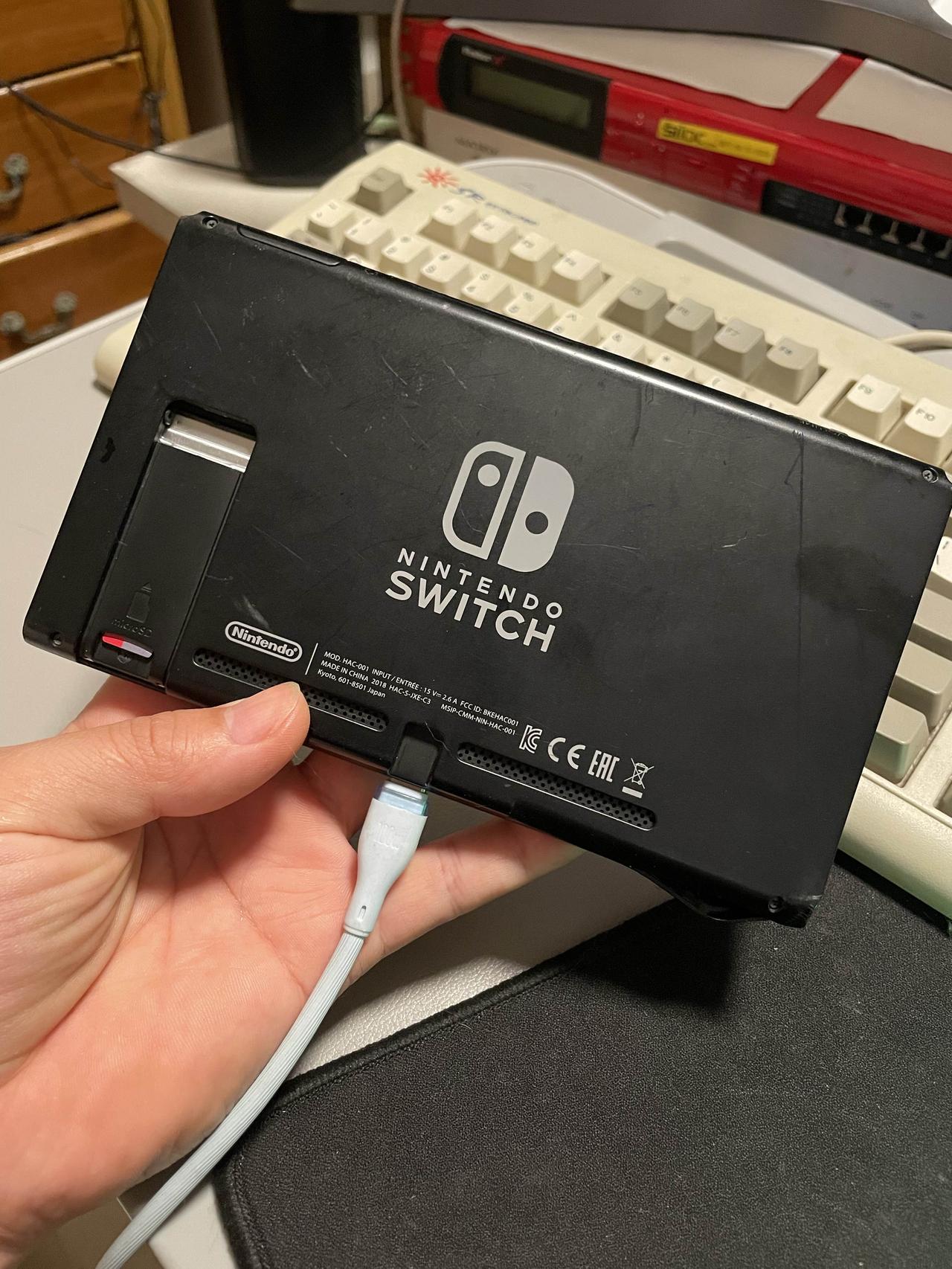 广州鬼市花了50元淘的这个Switch，看着旧旧的，壳上有不少划痕，也不知道被多