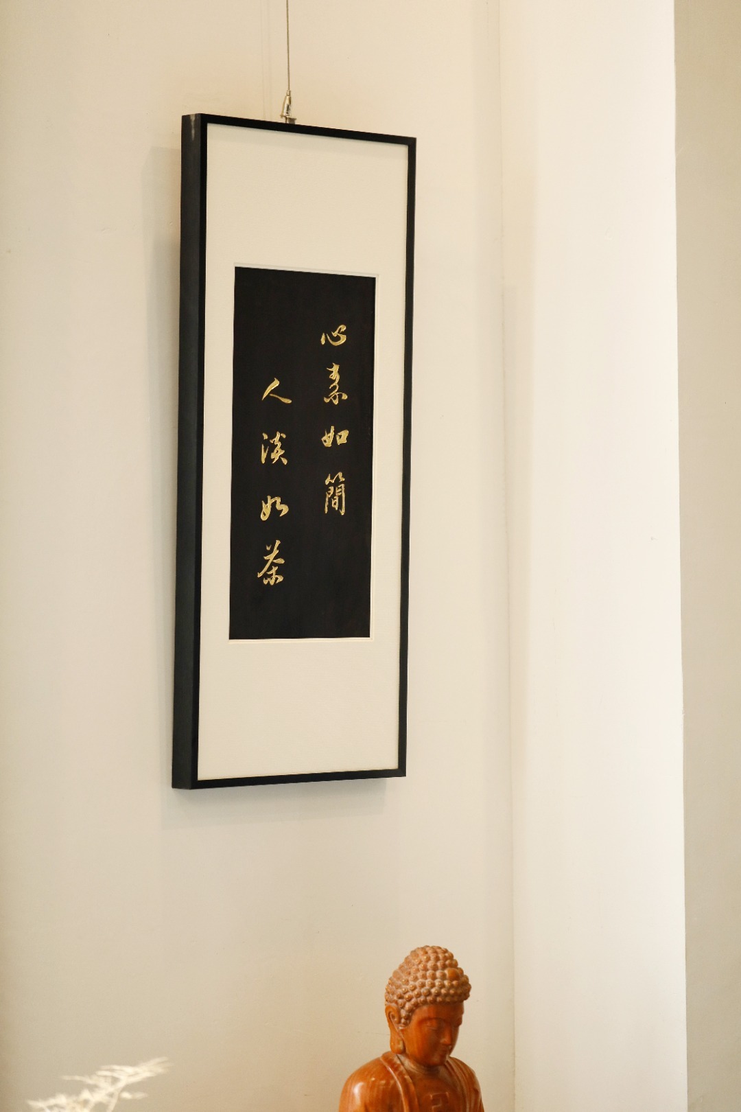雅室清居 | 挂屏老楠木原皮壳料，题识：“心素如简，人淡如茶”，手工刻画，金箔描