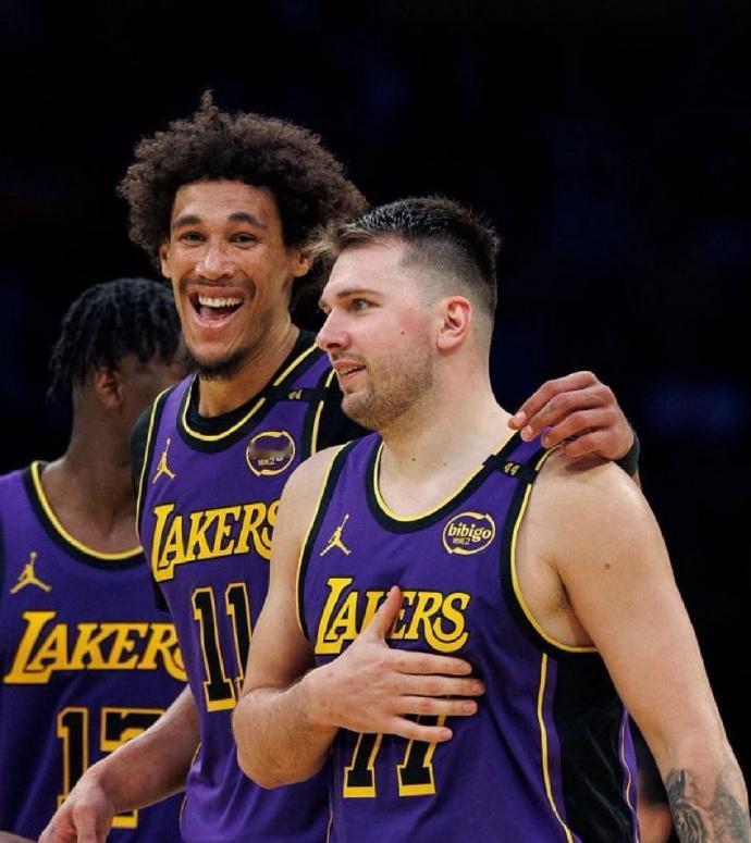 NBA：东契奇为海斯交罚款
北京时间11月26日NBA常规赛洛城德比，湖人在主场