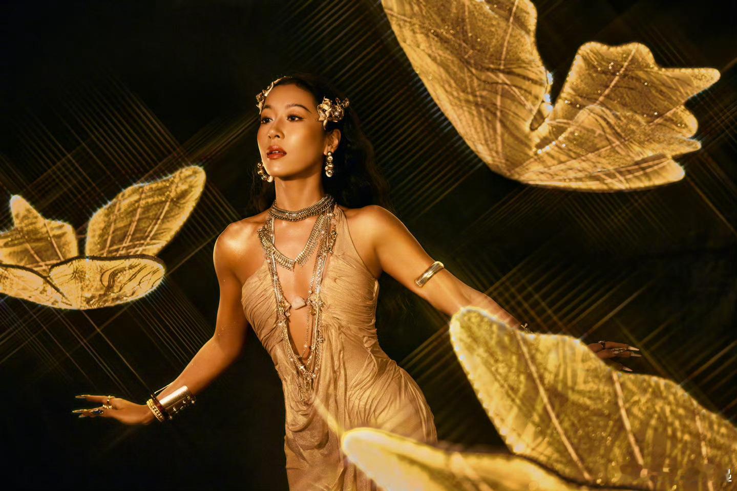 吉克隽逸 过年了老子要美翻全世界 你是吉克隽逸那她是谁