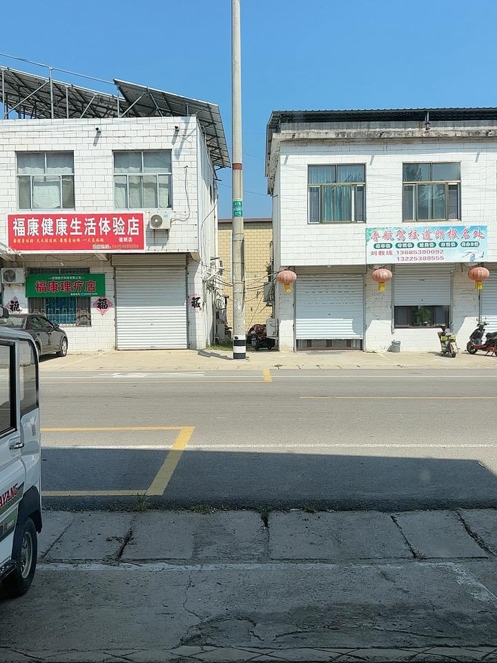 昨天立秋今天就感觉没那么热了，感觉天都高了许多，心情变好了许多！