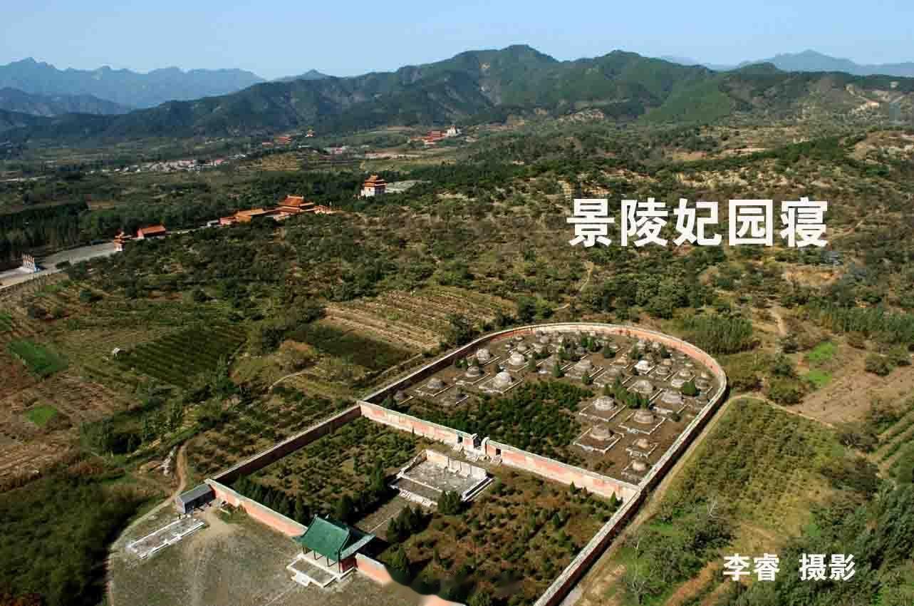 290年前的今天即雍正十一年（1733年）八月二十五日，康熙帝的宜妃去世。   