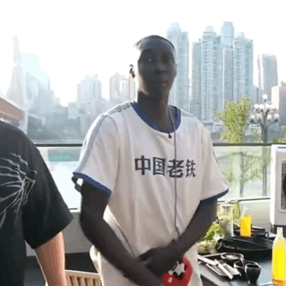 无语哥模仿沈腾你过来啊 神同步名场面！表情动作语气全在线，连眼神里的戏都一模一样