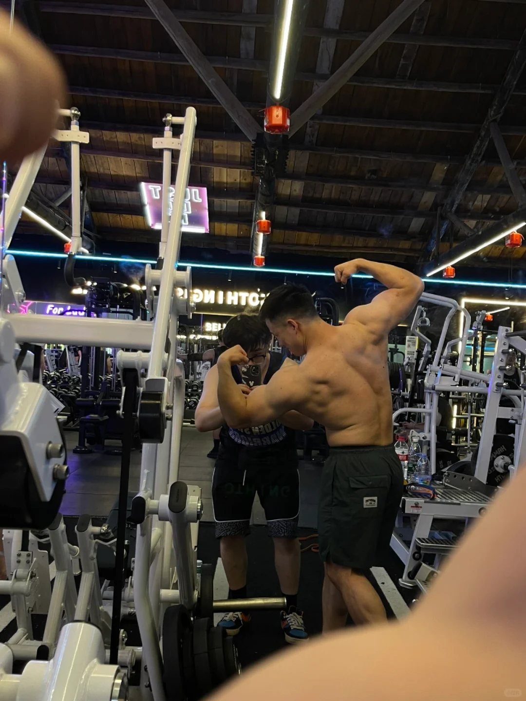 一张偷感很强的照片🤳今天你练了吗🫵🏼