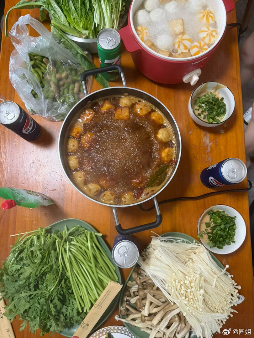 最近闲，工作室恰个火锅