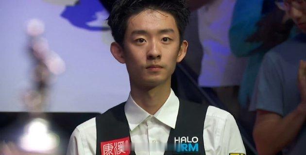 吴宜泽世界排名升至第四吴宜泽世锦赛第二年轻冠军在世锦赛夺冠后，吴宜泽 即时世界排