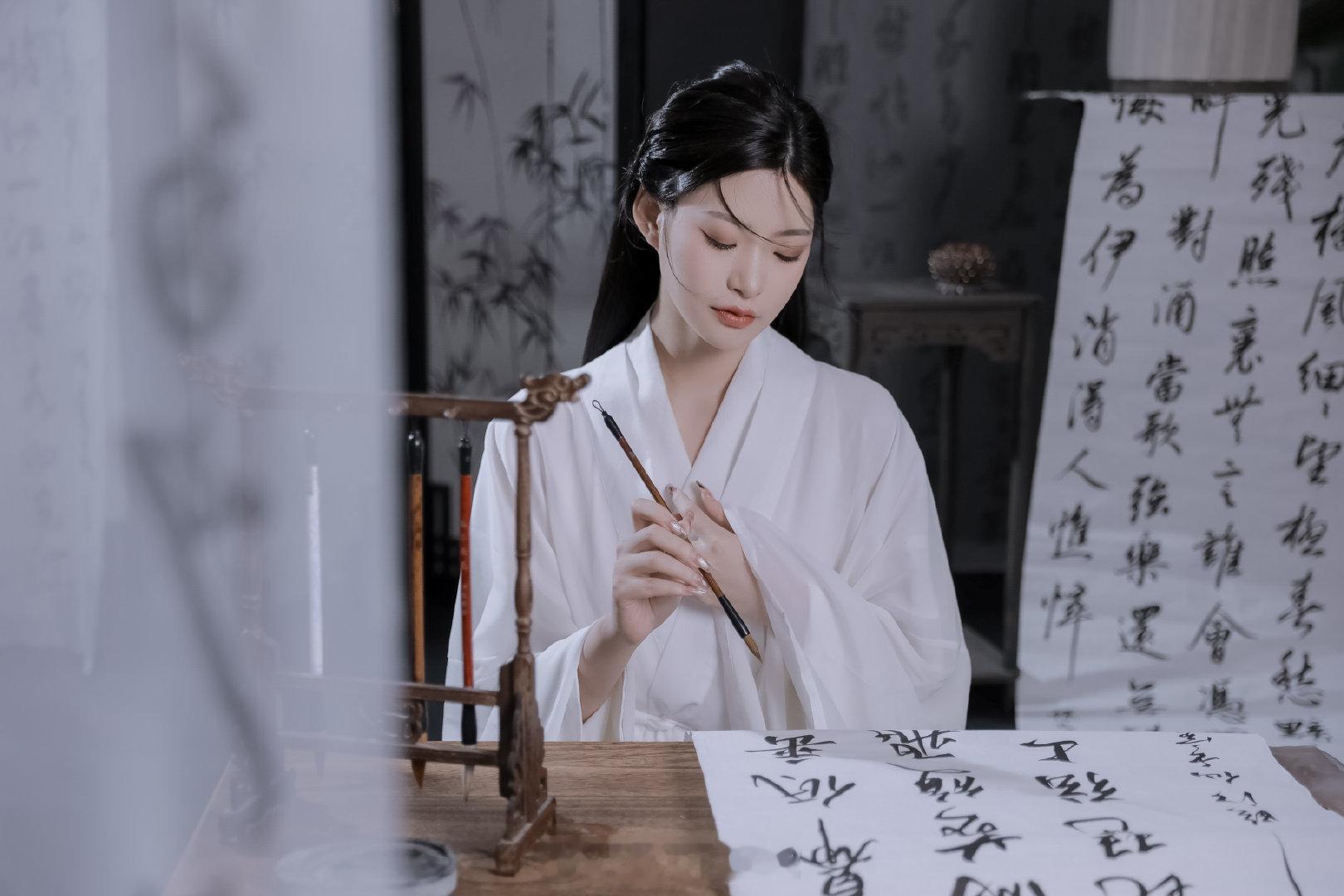 #微凉时光馆客片集# #西安汉服写真[超话]# #西安写真# 三千弱水只取一瓢，