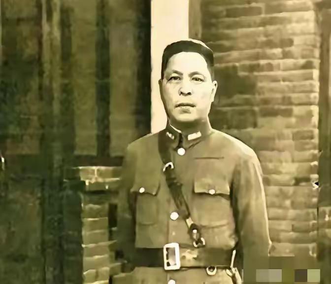 1947年11月，解放军给郏县的国军中将武庭麟送去劝降信，武庭麟下令将送信人杀掉