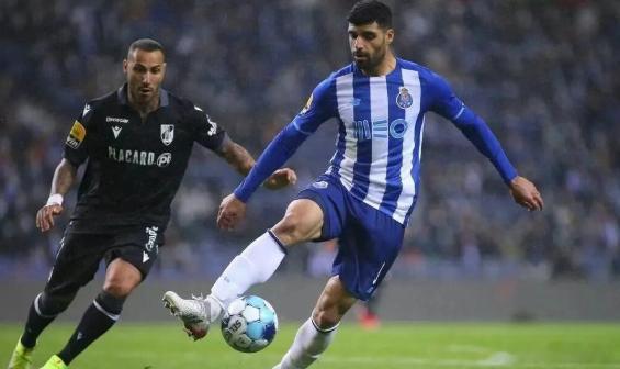 北京时间2025年11月28日01:45，欧联杯小组赛第五轮将迎来一场生死对决—