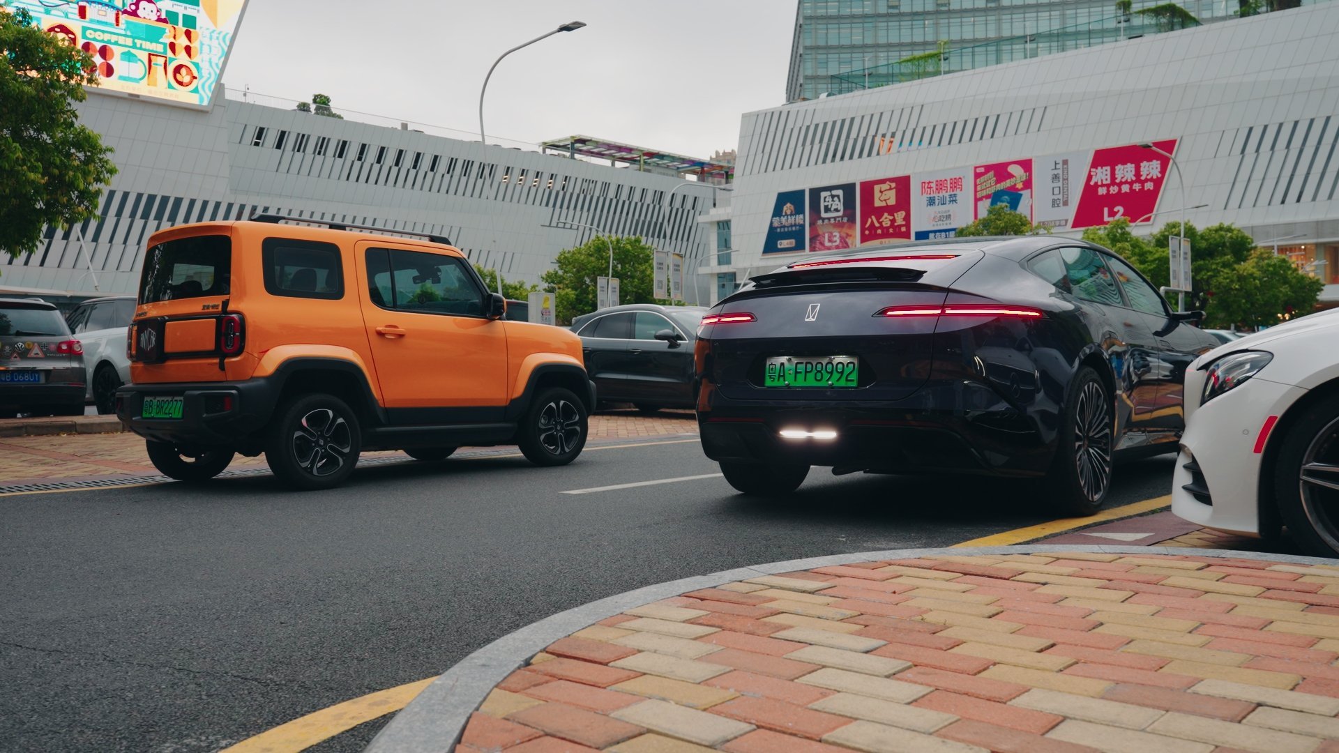无处不在小悦也，这是台非常实用的小车，特别是在市区。我与汽车的日常汽车文化全民拍