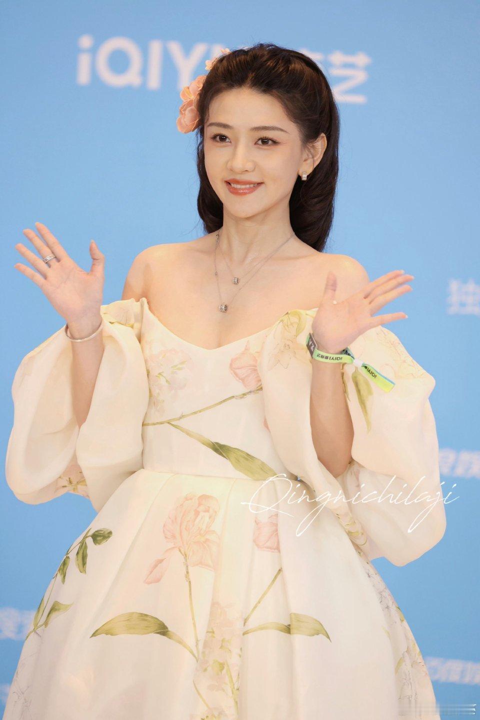 太糊去个活动像没去过泽元没去吧，不然一起走走还能有点存在感 