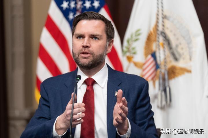 万斯呼吁参议院通过《拯救美国法案》以结束选民欺诈。
美副总统对播客主持人本尼·约