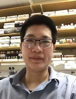 王晨辉教授为了救女儿走了，太可惜了。
第一，看他的面相敦厚，踏实，一脸福相，没有