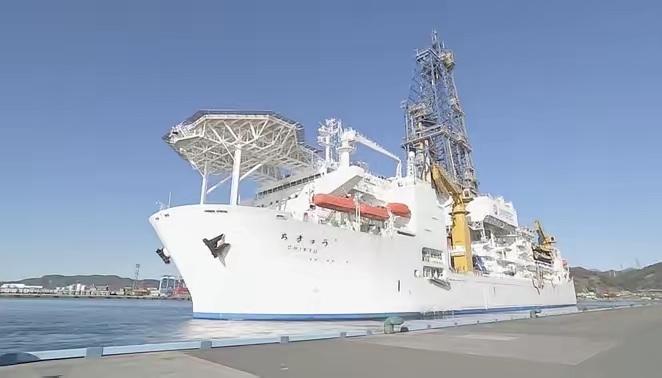 日本政府确认勘探船回收稀土泥，消息在日传播，网友祝贺。其实日本早有开采计划，“地