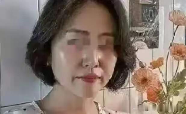 江苏无锡市黎女士，因为不信任社保，坚持了26年不交社保，每个月给自己存了690元