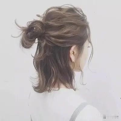 有空了，
走出家门，
去接触各种各样的人。
就是老人说的：
看百态，
看众生万象