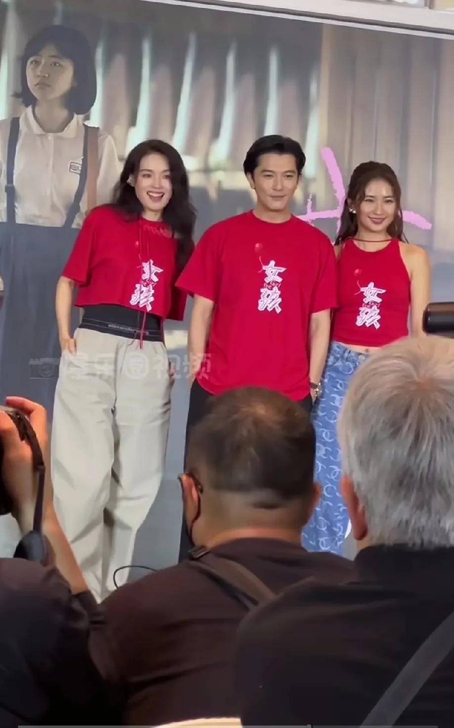 舒淇年纪越大越好看了，辩识度很高，能一眼就认出来。以前觉得她不好看，甚至有点丑。