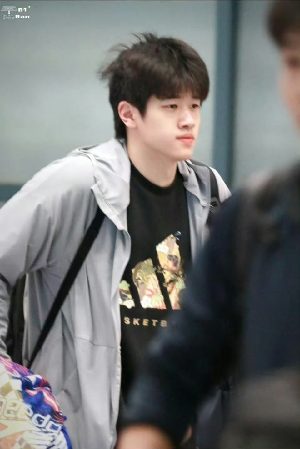 2026了居然还有我漏磕的同款糖 小乐乐去新加坡跑站，当时只顾着磕内搭黑卫衣，原