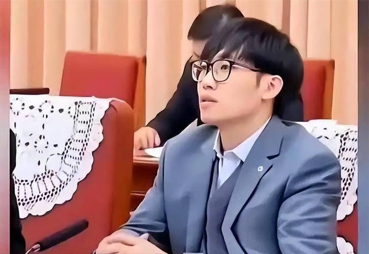 咱们国内搞AI的，天天喊着“再有两三年就能追平对岸”，这句话听着是不是特别提气？