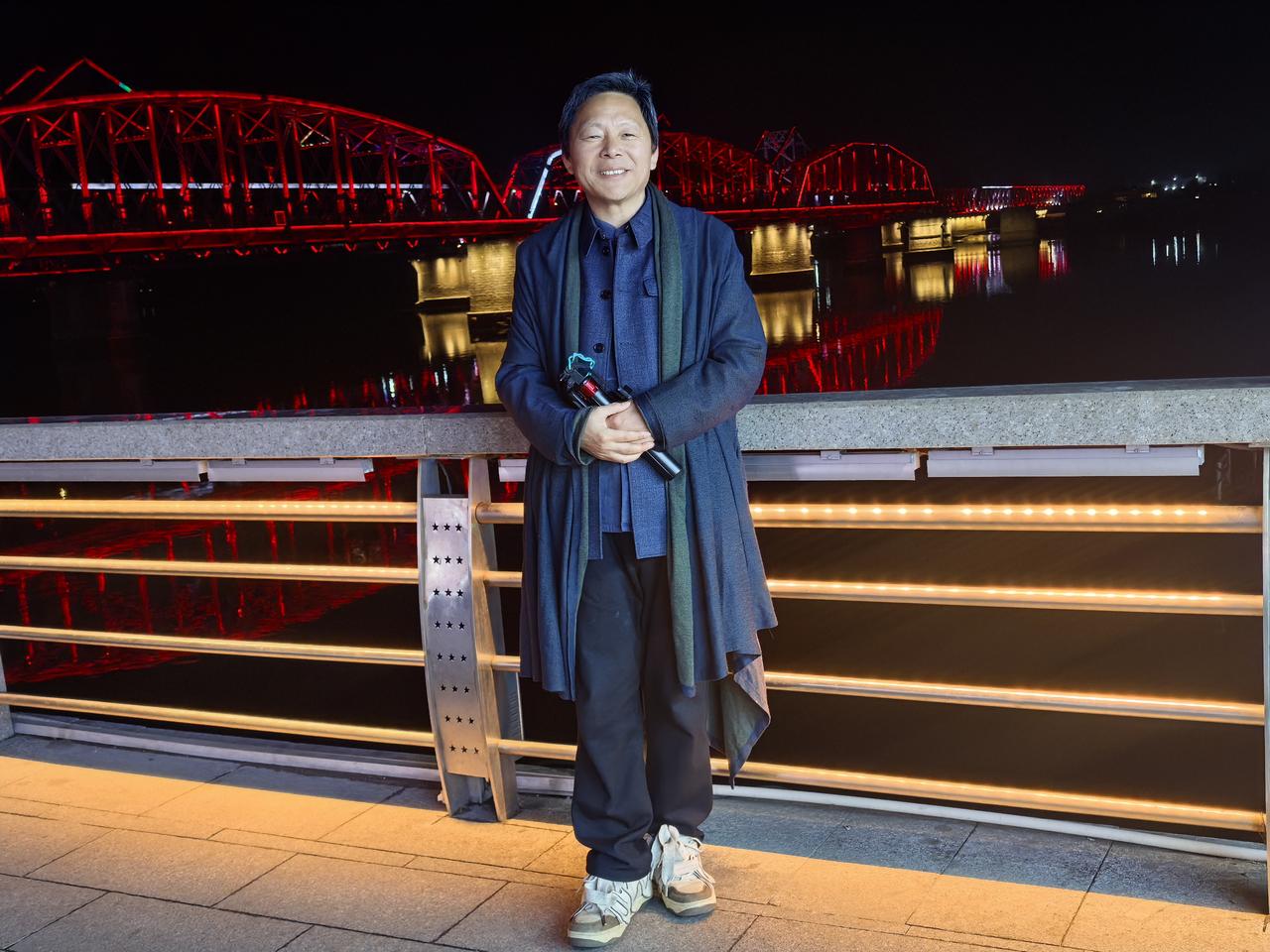 断桥为（下桥）是1911年日本殖民时期建成，它是鸭绿江上的首座铁路桥。1950年