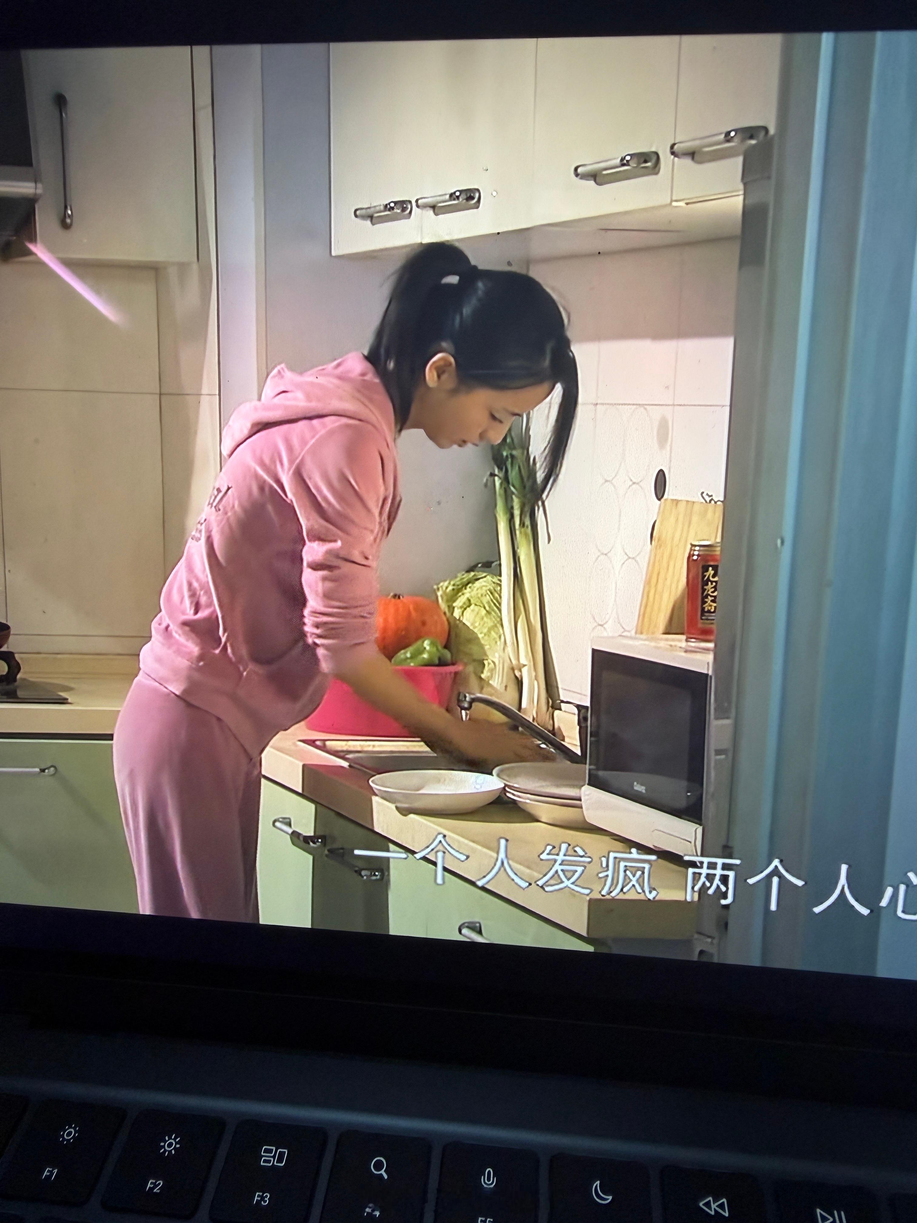 拍北京爱情故事那时候，佟丽娅好柔弱啊
