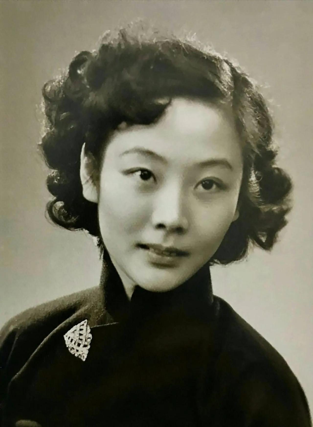 赵燕侠（1928年3月1日-2025年3月19日），女，河北武清人（现天津武清区