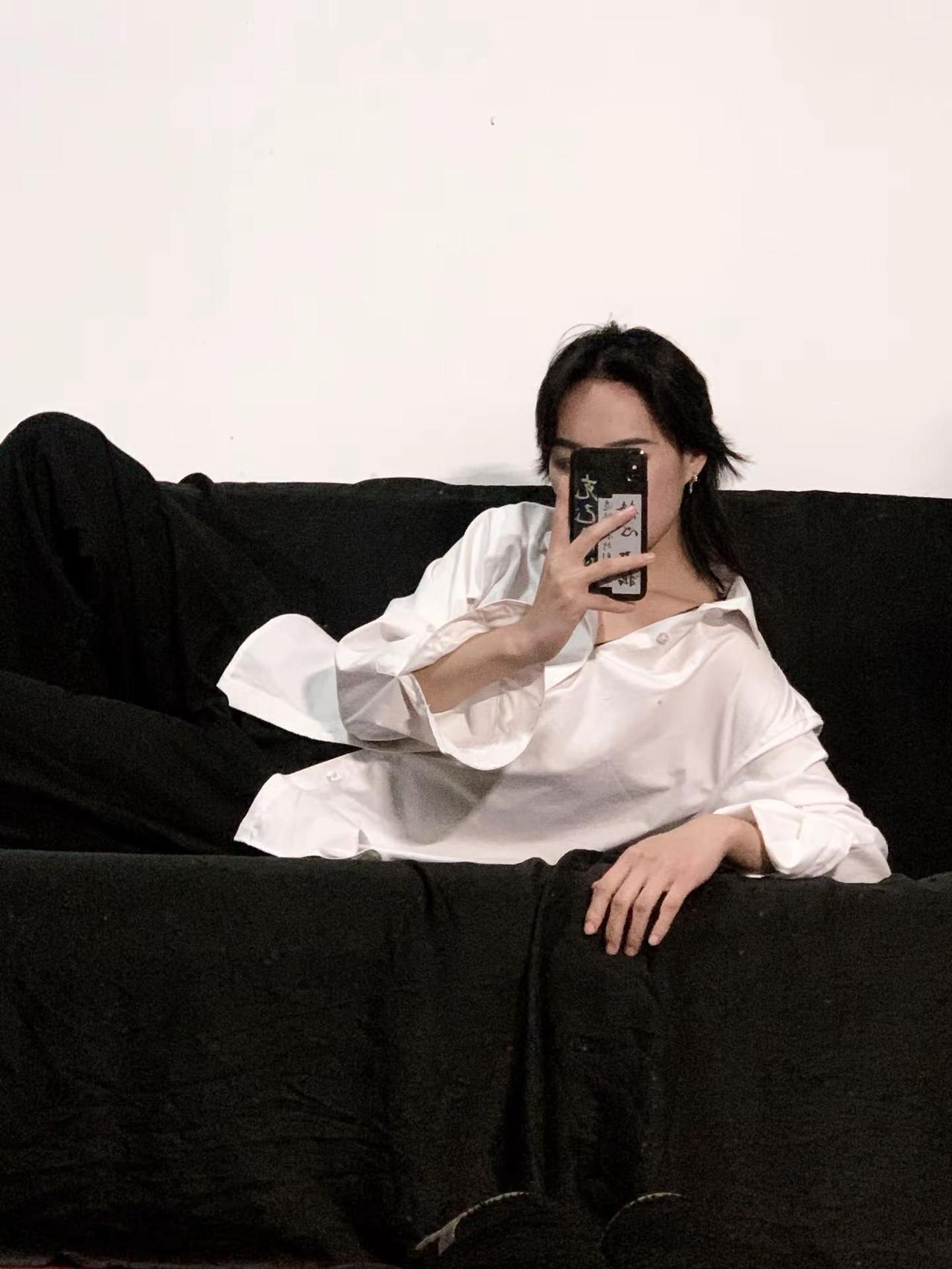 女人 求你亲我一口 白衬衫 长发t 中性风 la