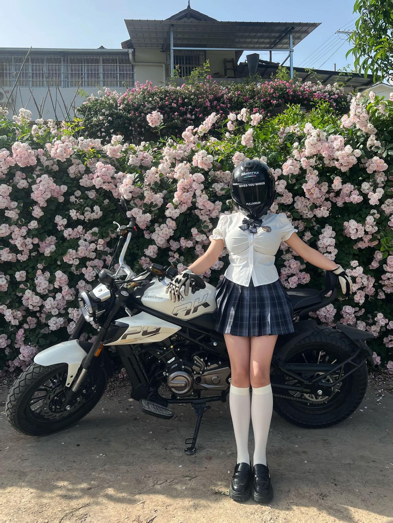 女骑骑车简直了【来自懂车帝车友圈】