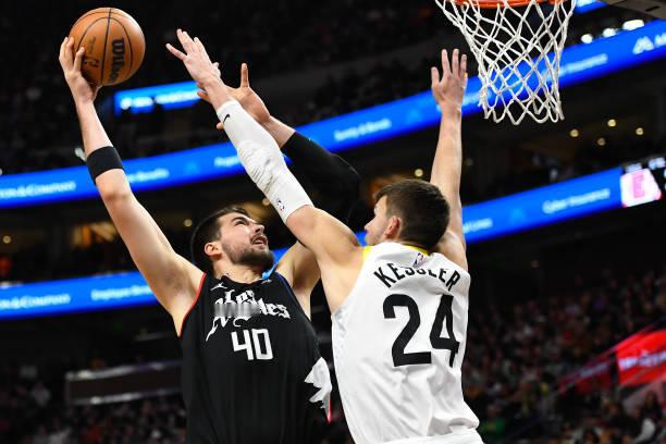 步行者给爵士开出了两个无保护首轮的报价想得到凯斯勒，但遭到爵士拒绝。随后转攻祖巴