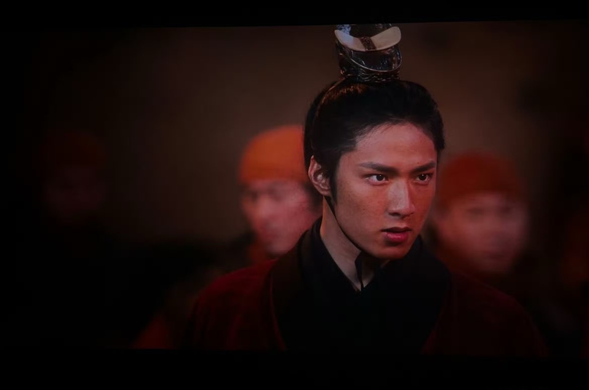 镖人真的好好看吴京陈丽君太能打了但我觉得全场最帅的是，小裴将军这演员是谁，每次出