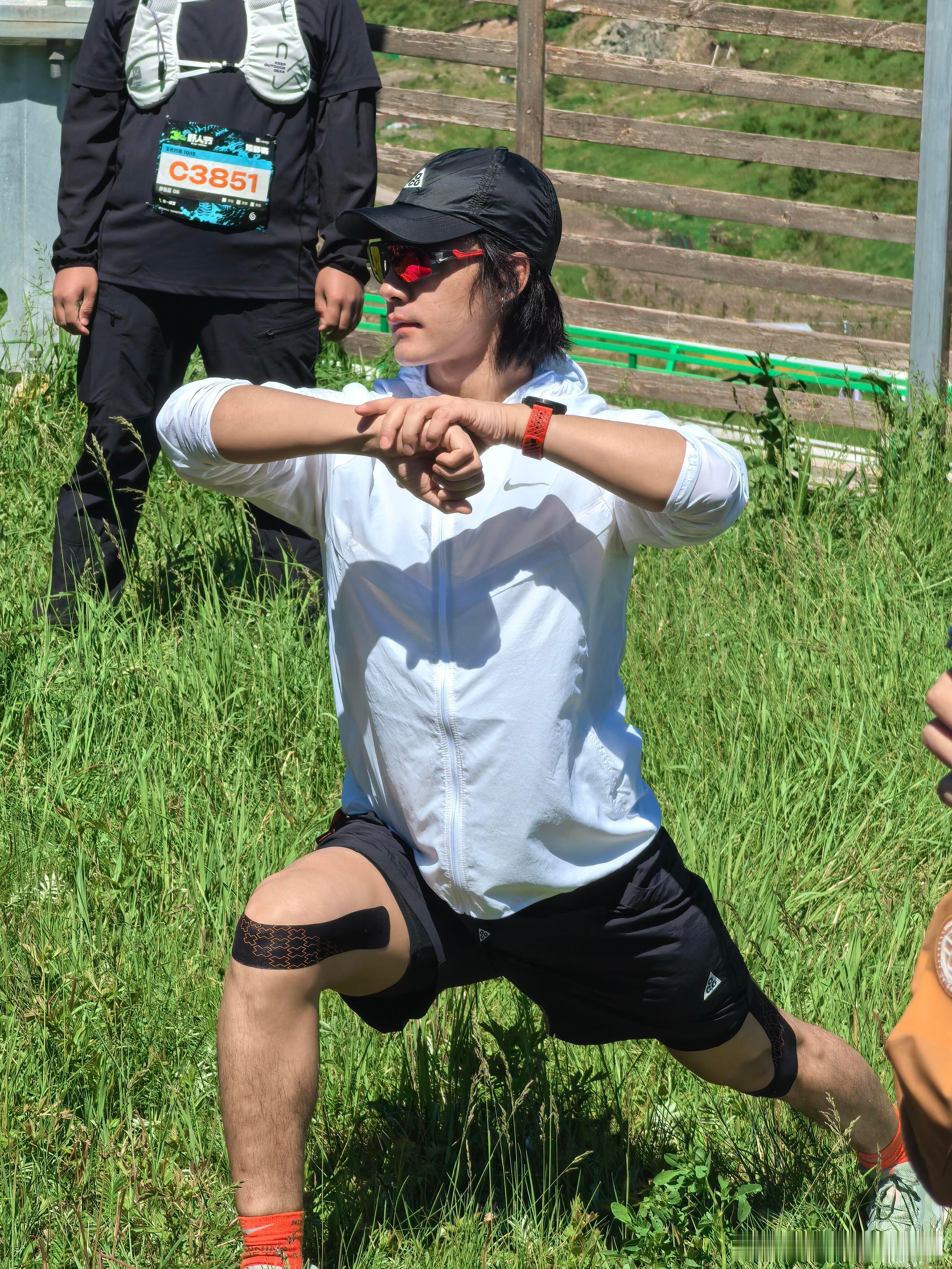 此沙身上的野气此沙好野啊💣松弛休闲穿搭碰撞凌厉野感，硬朗轮廓自带力量buff，