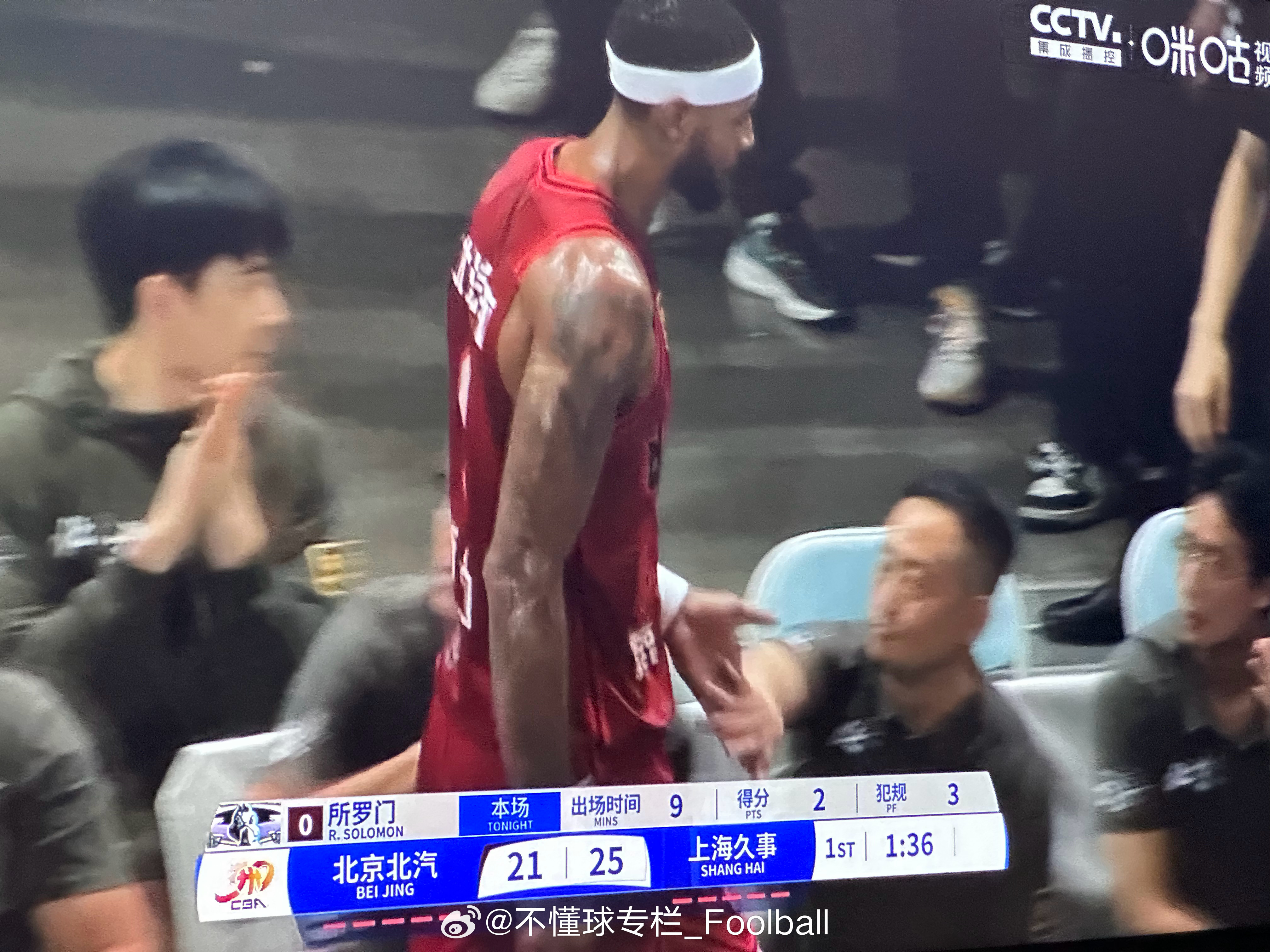 到家打开电视看CBA，刚打开的时候还领先两位数，现在只剩4分领先… ​​​