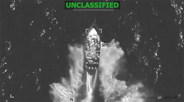 二次打击幸存者还没解释清，美军再袭“贩毒船”致4人死亡 美国人用导弹炸死返毒者，