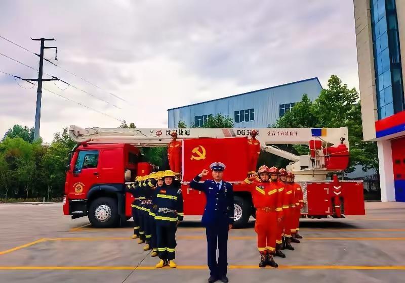 这几张张片勾起了我的回忆，兄弟们你们好吗？我想你们！消防救援 城市守护者