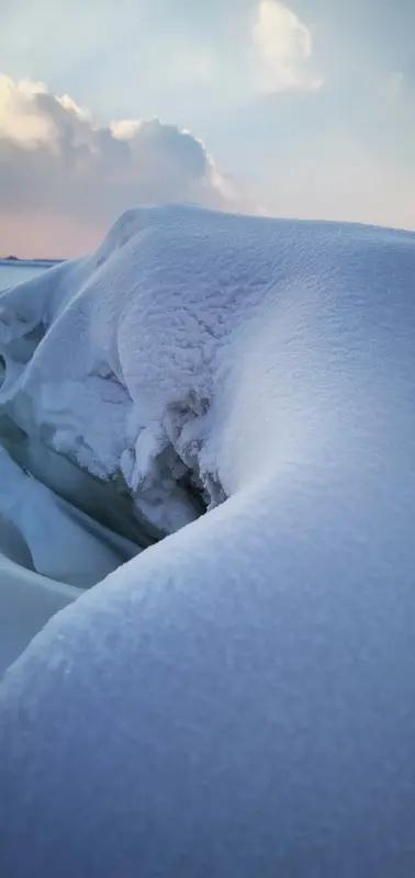 看到“送走冰天雪地”这个上联，我脑袋里一下子就蹦出好多下联。比如“迎来春暖花开”