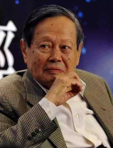 十年后再看杨振宁王贻芳之争：不建对撞机就落后30年？真正值得吵的不是输赢。
十年