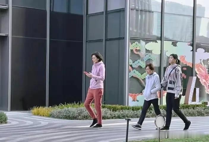 姚明13岁女儿曝光，这身高得有1.9米了吧[泪奔]