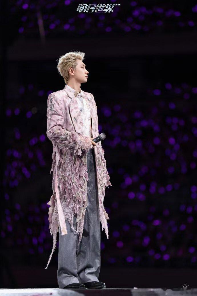汪苏泷用他妈妈的段子打开小段汪苏泷说妈妈是段子手 舞台开场充满惊喜，汪苏泷分享妈
