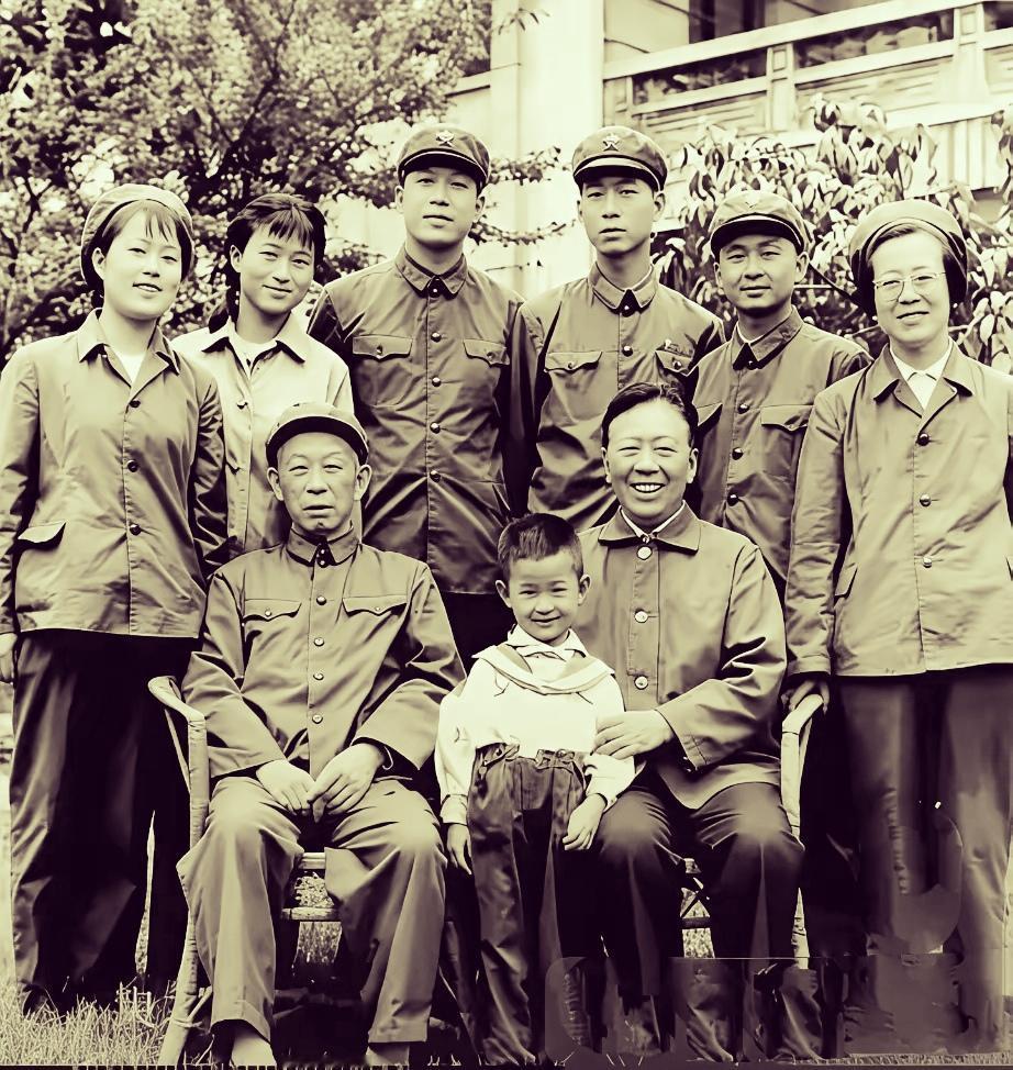 “王老虎”：沙场悍将，至情战将


王必成早年出身红四方面军，历任团长、团政委。