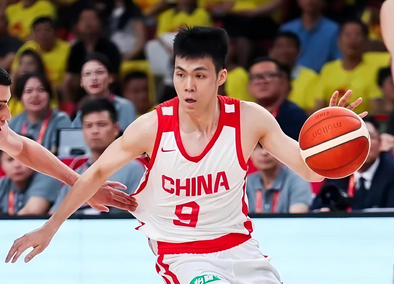 我一定要盛赞中国男篮后卫庞峥麟！在今天中国男篮以90‑82击败喀麦隆男篮的比赛中