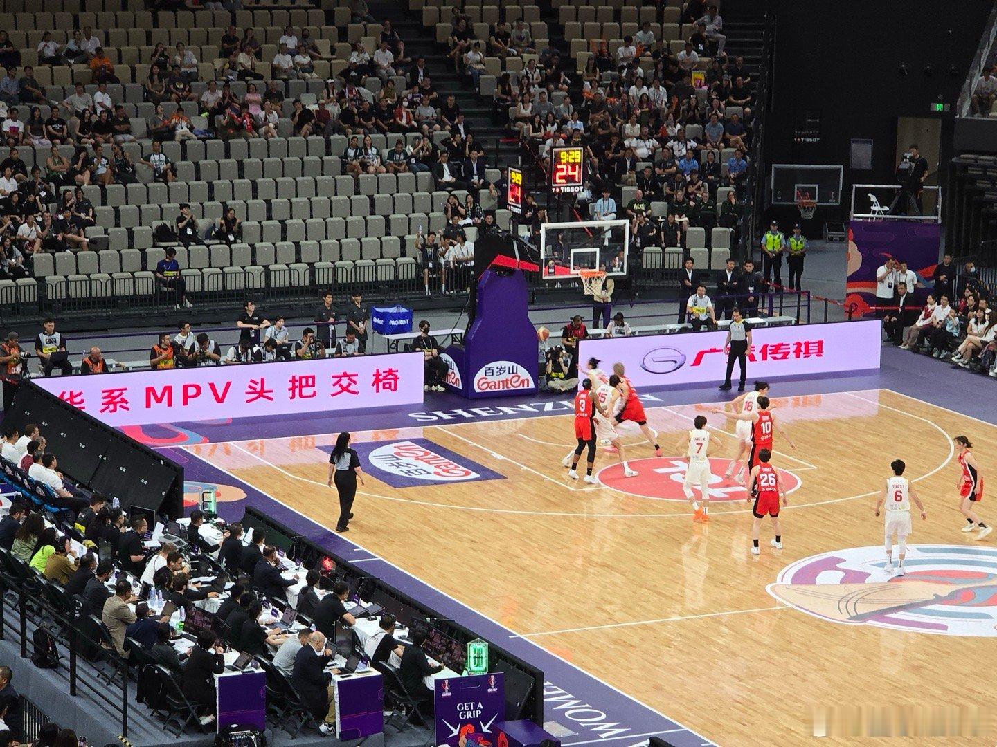 感谢我台体育记者的前方报道，台风马上登陆，看完可以坐传祺向往m8乾崑系列  回家