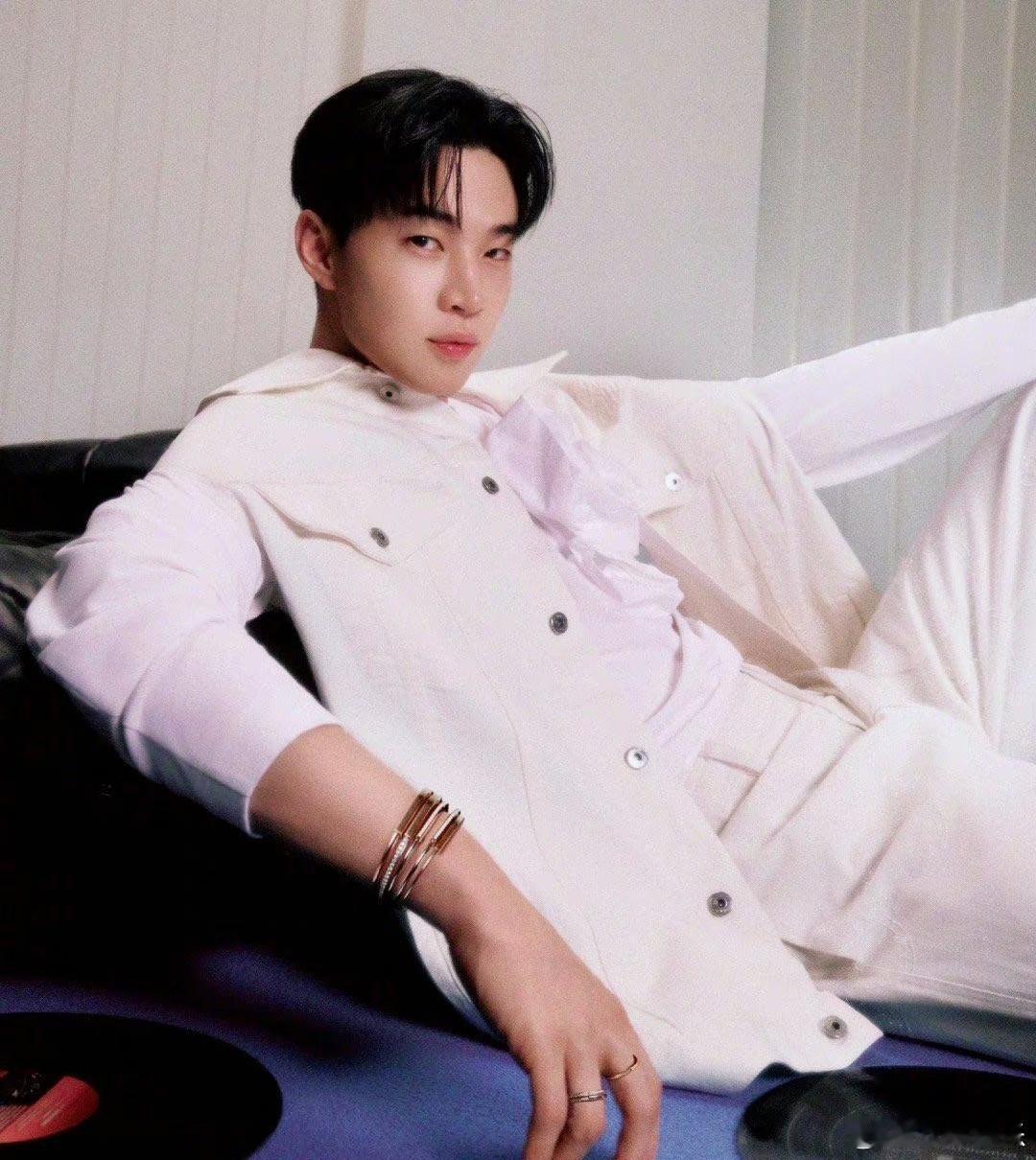 #金晨说不认识Henry#之前两个人一起合作过，这次导演问金晨刘宪华有没有什么变