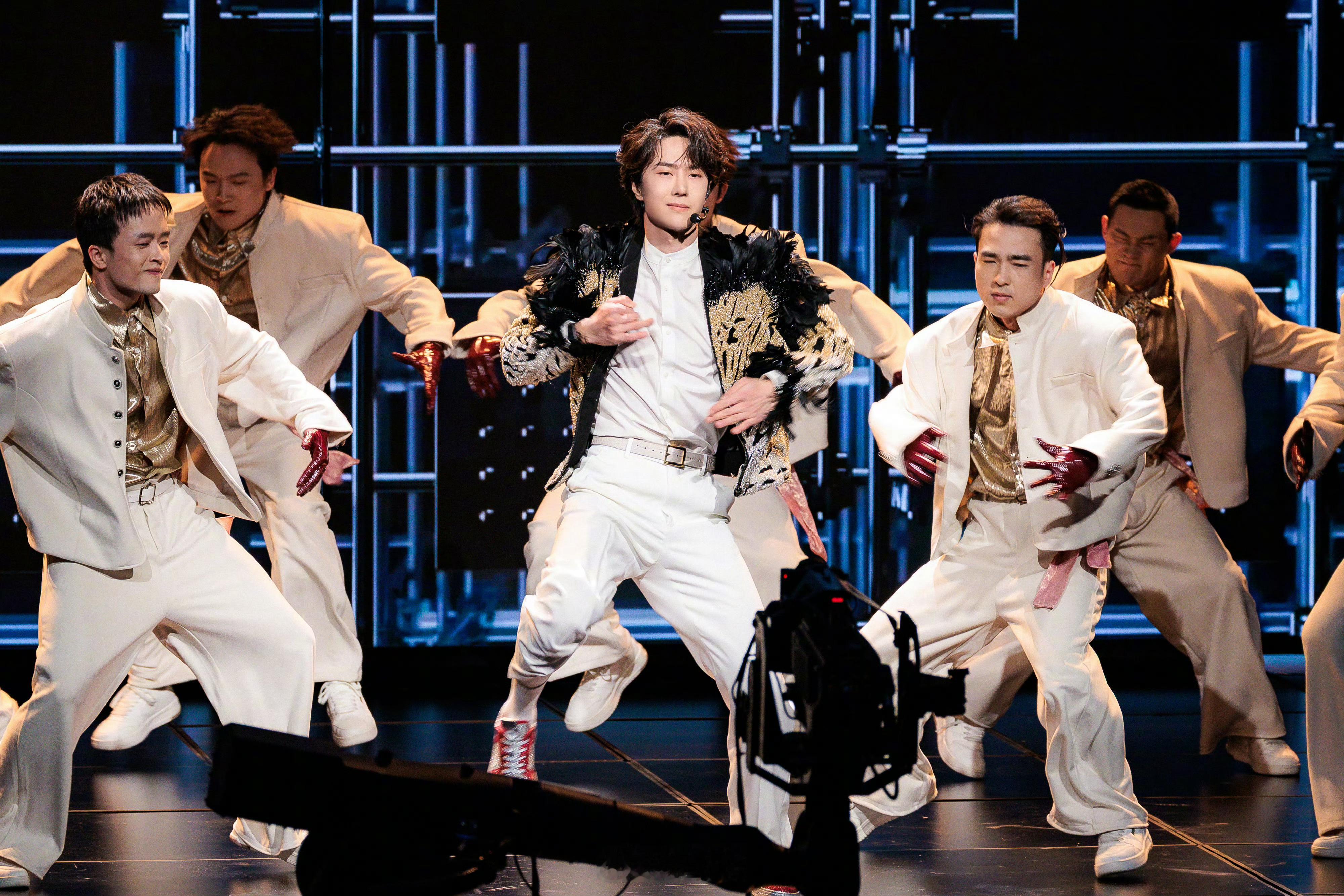 王一博新年送王一博同款王一博春晚高清大图大年初三还有闪耀动起来看